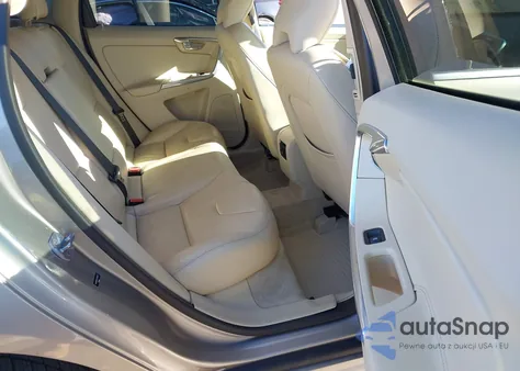 2016 Volvo Xc60 T6 Drive-E из США, поврежденный, VIN YV449MDK7G2783677